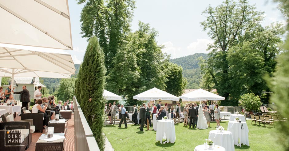 Schloss Maria Loretto, Hochzeitsempfang im Garten :: © Karin Bergmann