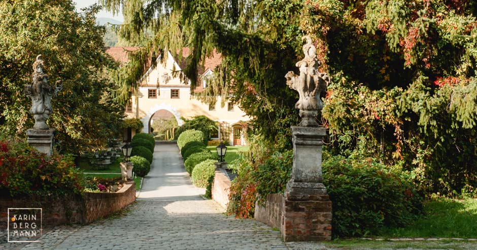 Schloss Obermayerhofen, der äußere Schlosshof :: © Karin Bergmann
