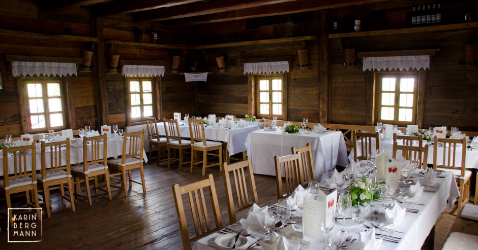 Weingut Pongratz, Hochzeitstafel in der urigen Stube :: © Karin Bergmann
