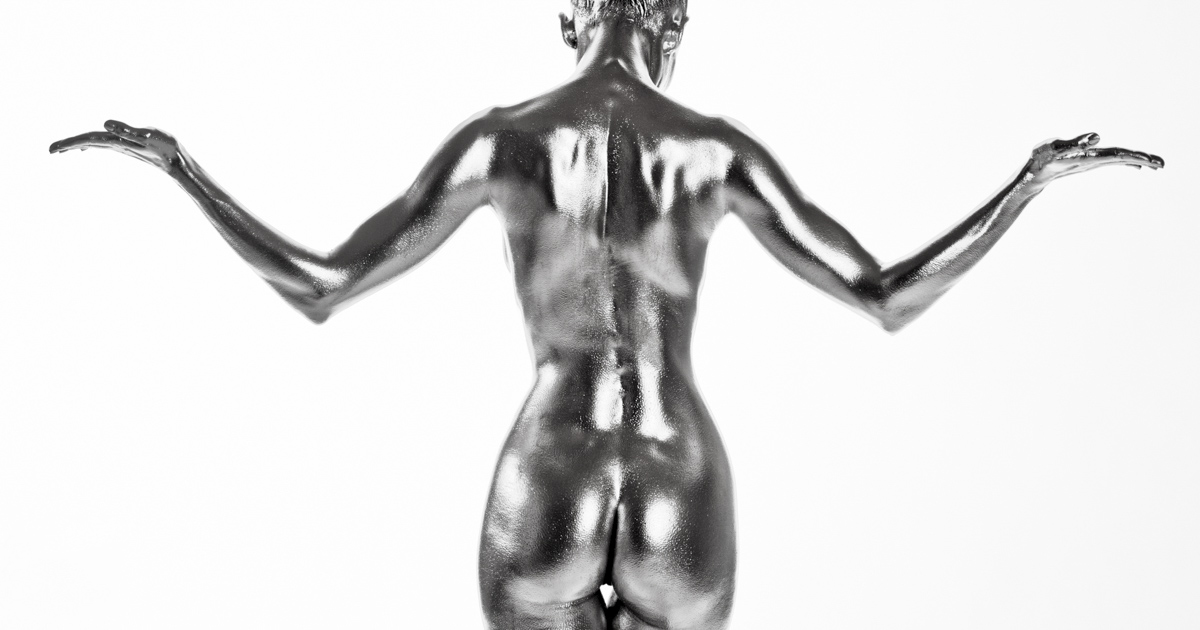 silver body painting shoot, black & white :: photo copyright Karin Bergmann